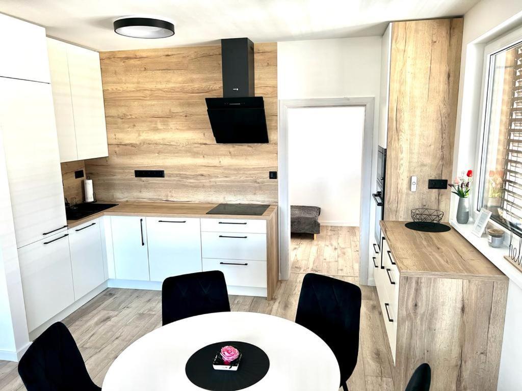 Urban Zion Apartment Lipótszentmiklós Kültér fotó